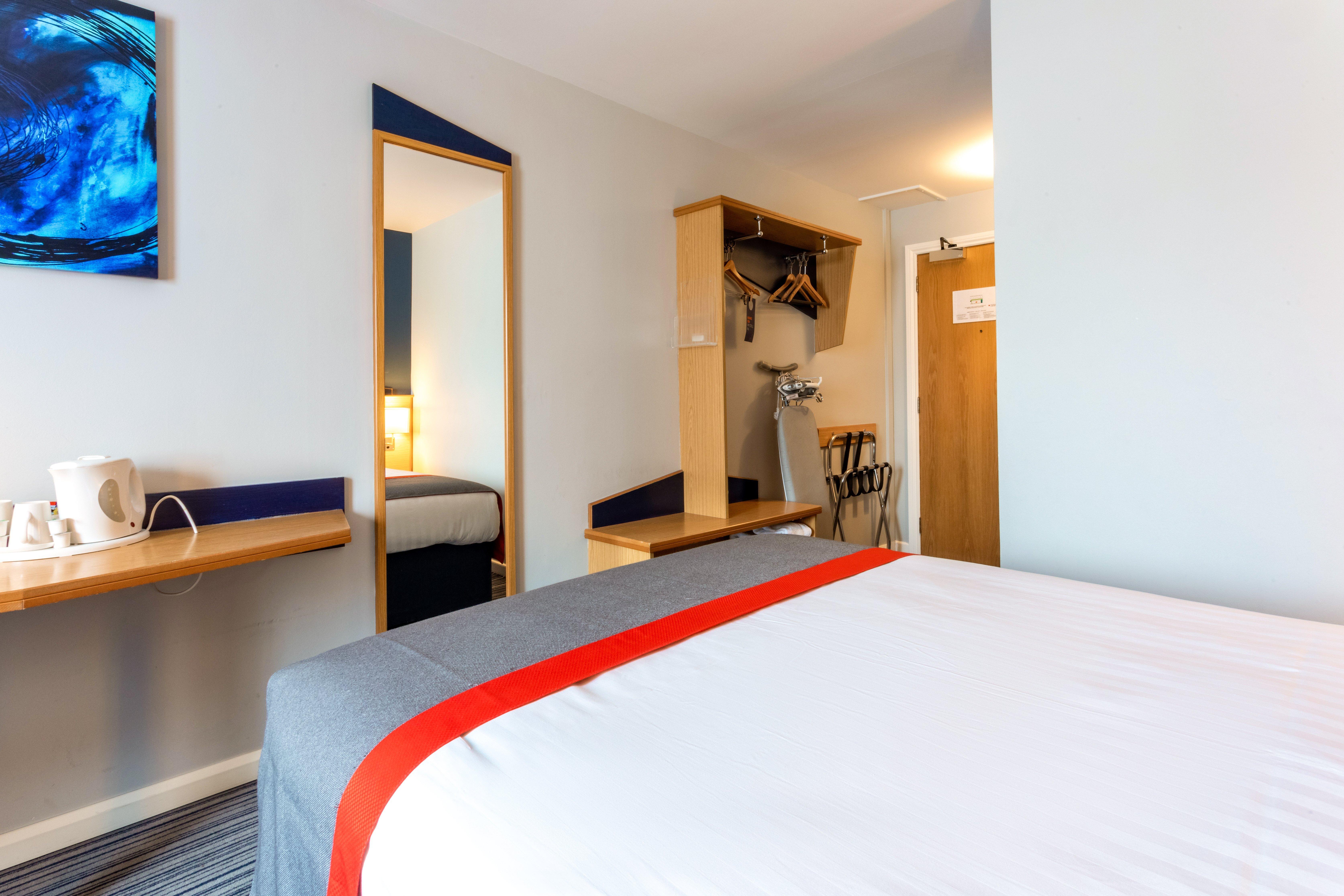 Holiday Inn Express Perth, An Ihg Hotel Esterno foto